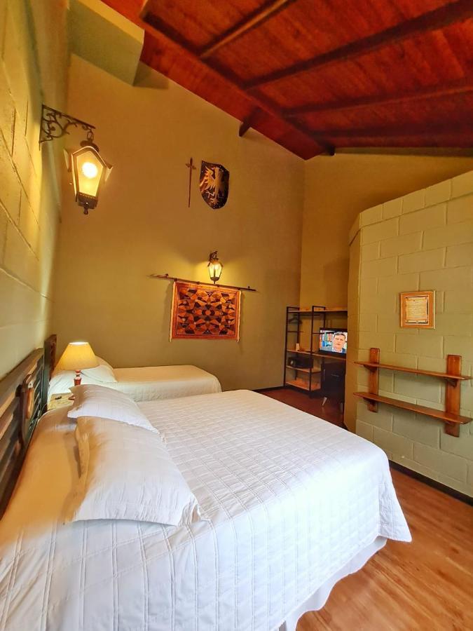 Alto Paraíso de Goiás Pousada Camelot Inn מראה חיצוני תמונה