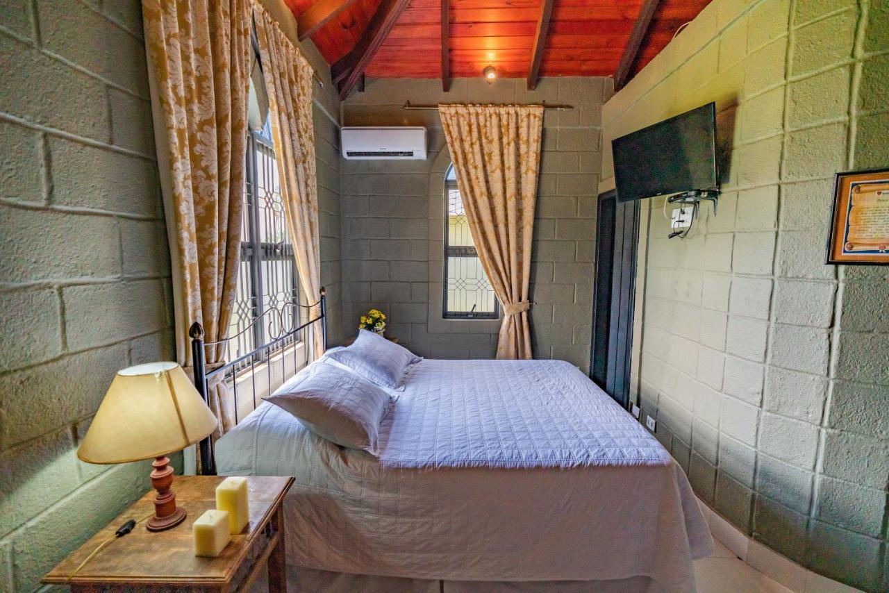 Alto Paraíso de Goiás Pousada Camelot Inn מראה חיצוני תמונה
