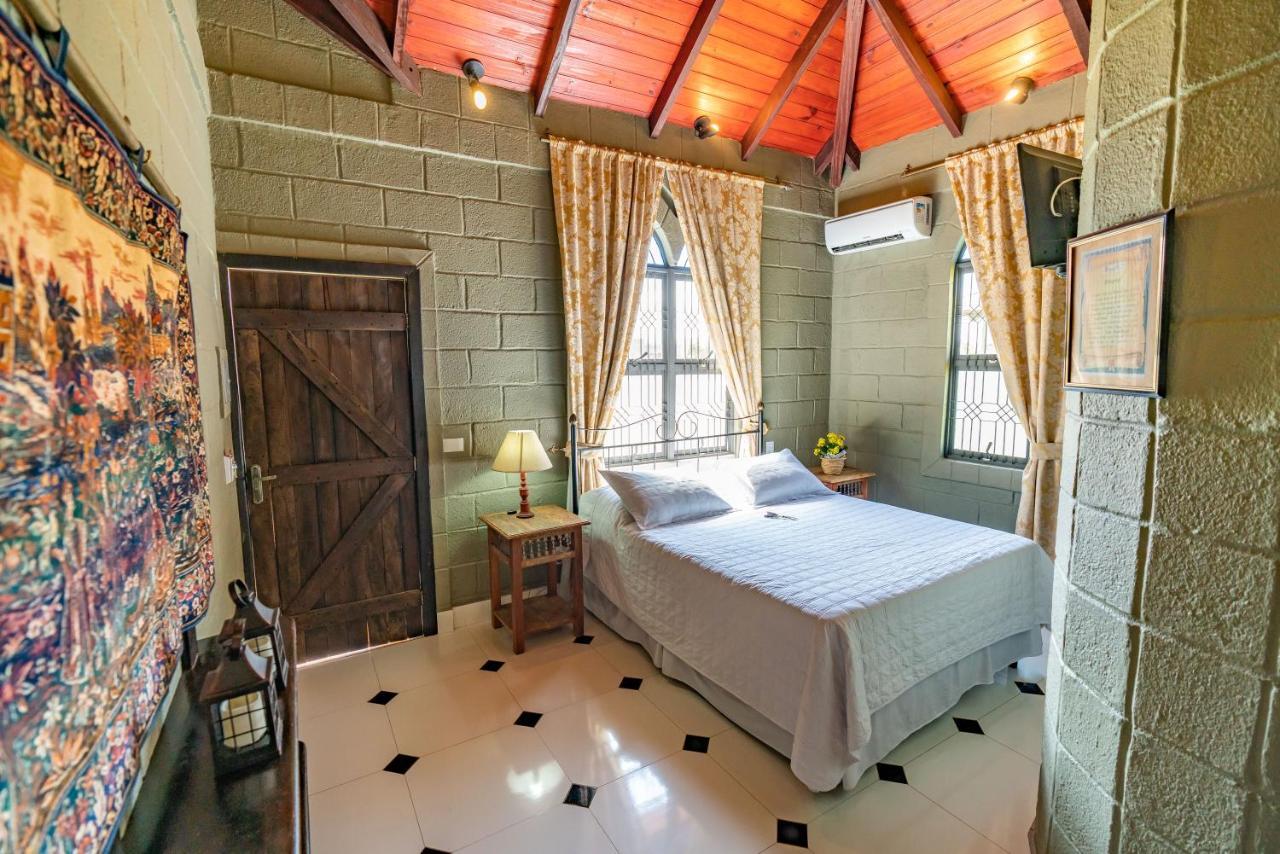 Alto Paraíso de Goiás Pousada Camelot Inn מראה חיצוני תמונה
