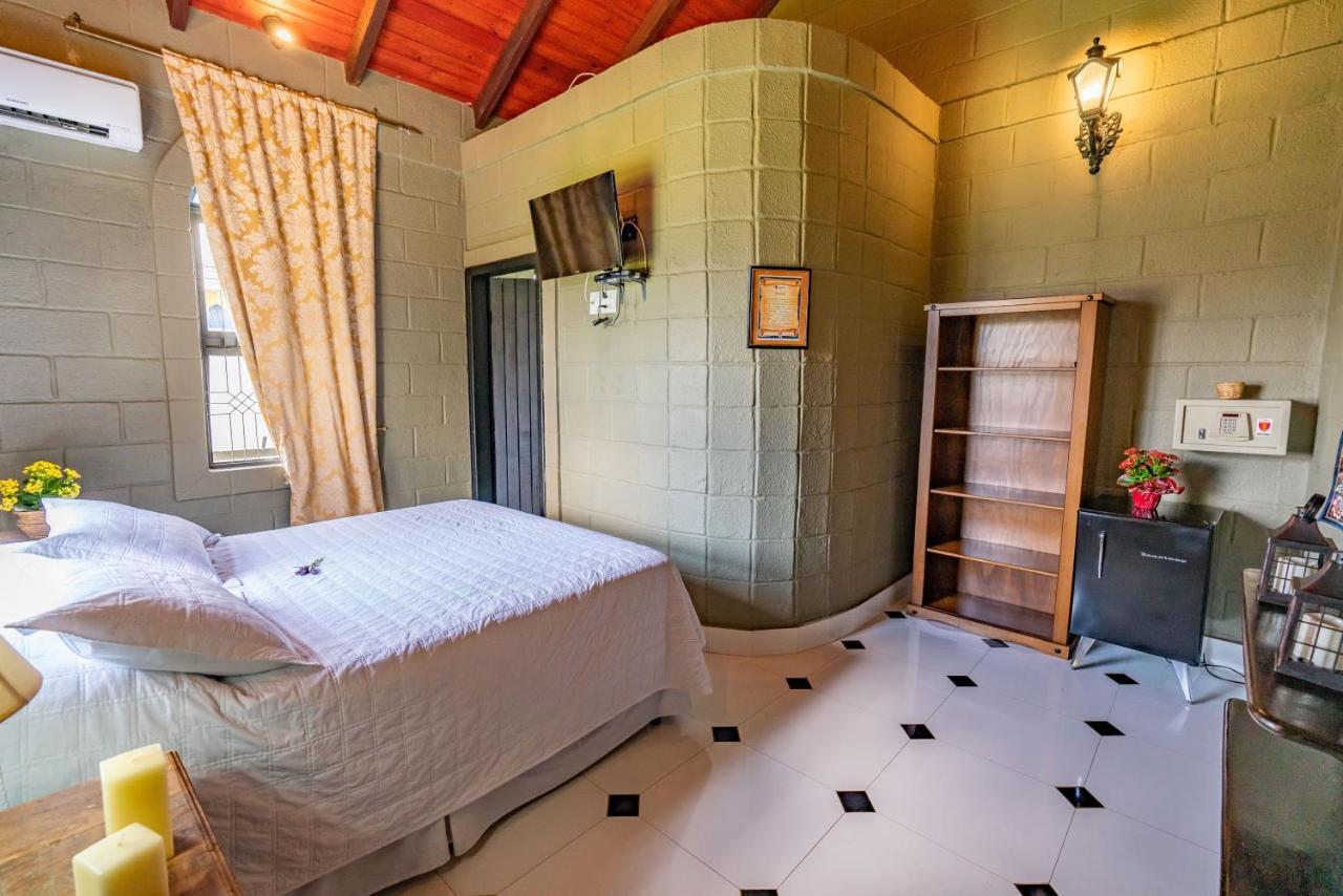 Alto Paraíso de Goiás Pousada Camelot Inn מראה חיצוני תמונה