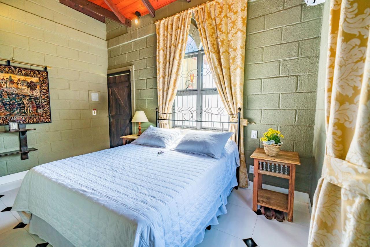 Alto Paraíso de Goiás Pousada Camelot Inn מראה חיצוני תמונה